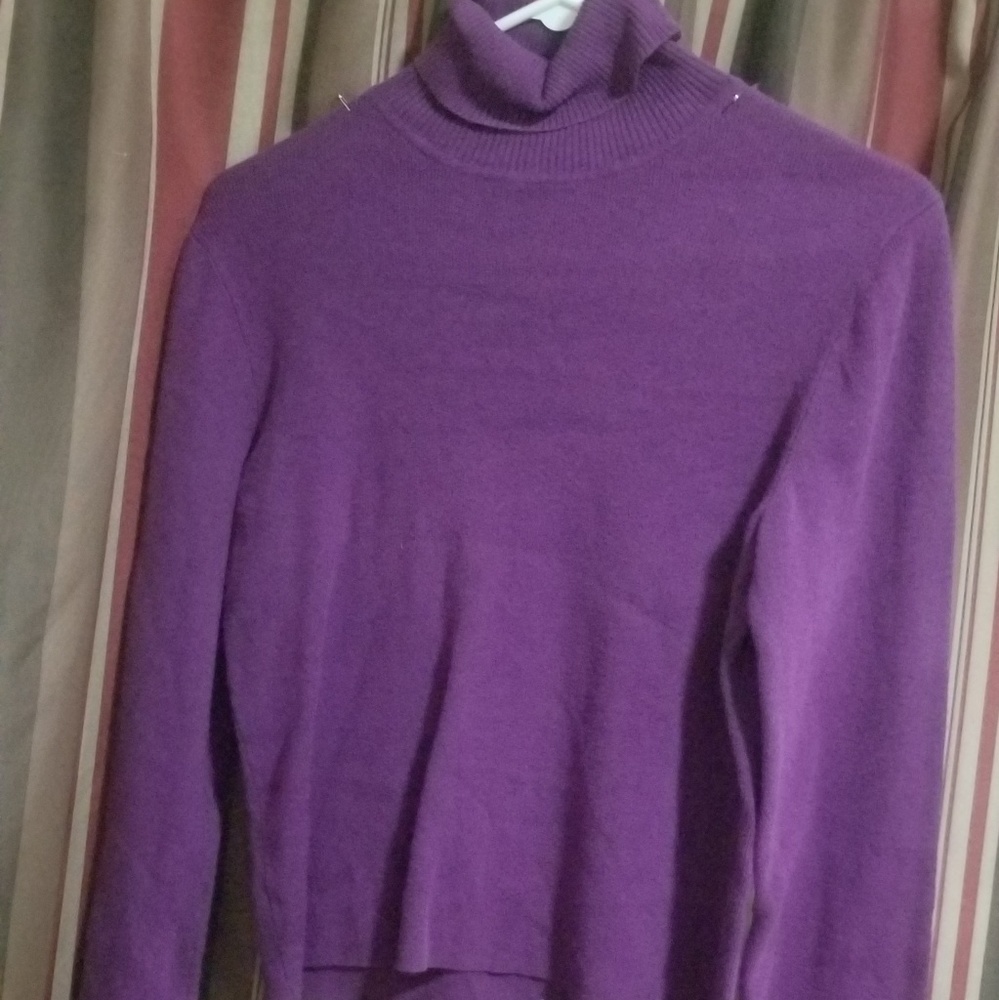 Sweater. Womens.